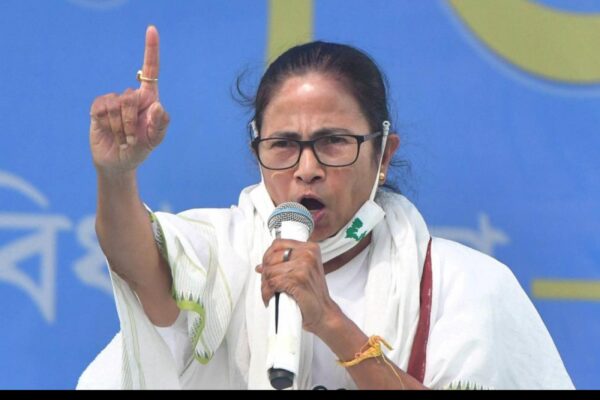 Mamata Banerjee rose unexpectedly in the war against the Governor of Bengal