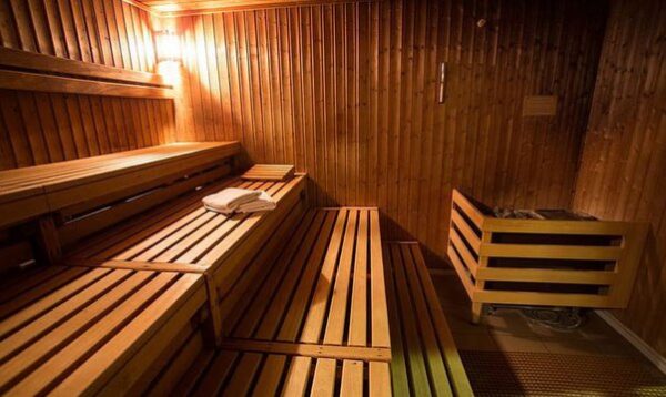 wellhealthorganic.com:difference between steam room and sauna health benefits of steam room